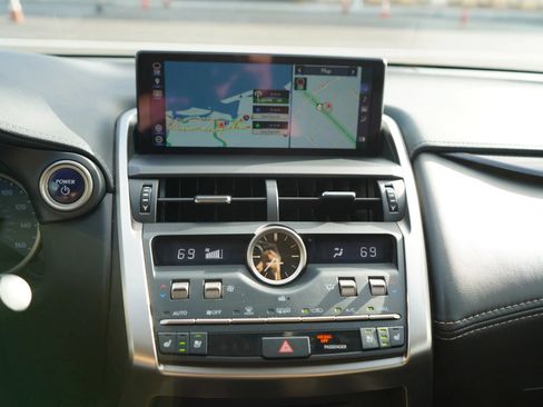 Used 2018 Lexus NX 300h AWD image 11