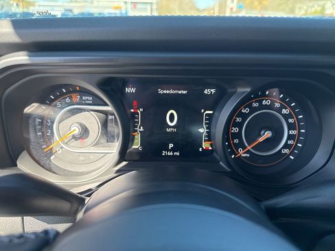 Certified 2025 Jeep Gladiator Sport image 11