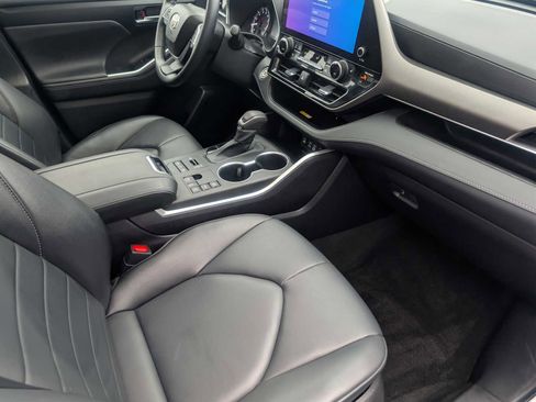 Certified 2023 Toyota Highlander XLE image 27