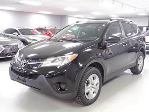 Used 2014 Toyota RAV4 LE image 4