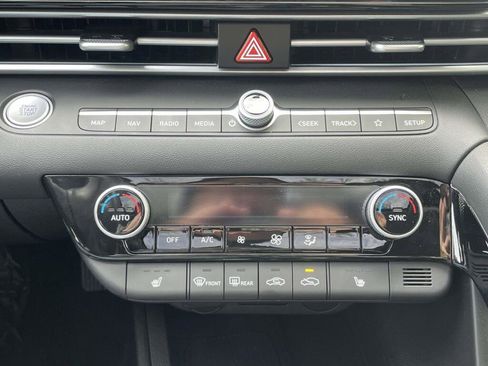 Used 2025 Hyundai Elantra SEL FWD image 25