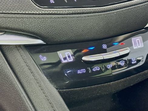 Used 2018 Cadillac XT5 Luxury w/ LPO, Black Ice Package AWD/4WD image 27