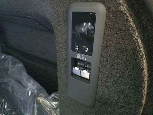 New 2026 Land Rover Range Rover SE image 12