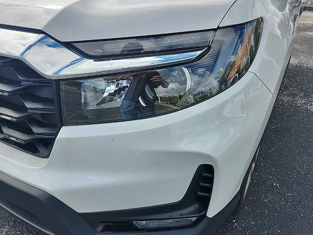 Used 2025 Honda Passport EX-L image 9