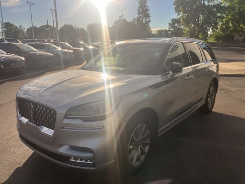 Used 2020 Lincoln Aviator Grand Touring w/ Elements Package Plus AWD/4WD image 3