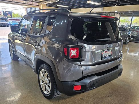 Used 2016 Jeep Renegade Latitude w/ Popular Equipment Group image 5