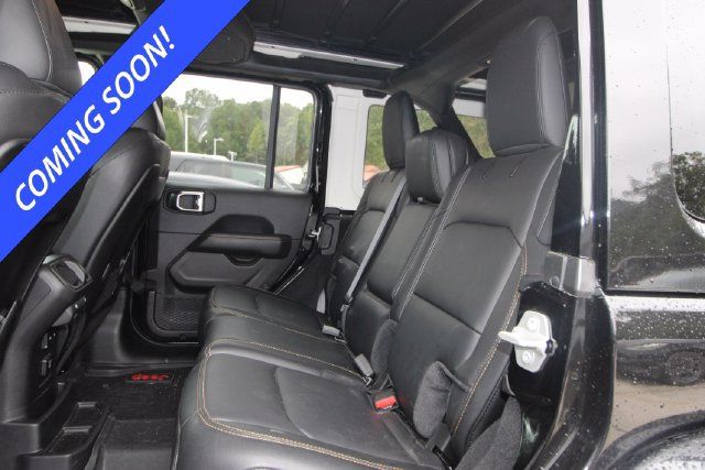 Used 2025 Jeep Wrangler Unlimited Sahara w/ Safety Group AWD/4WD image 3