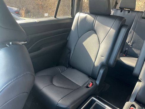 Used 2025 Toyota Grand Highlander XLE image 36