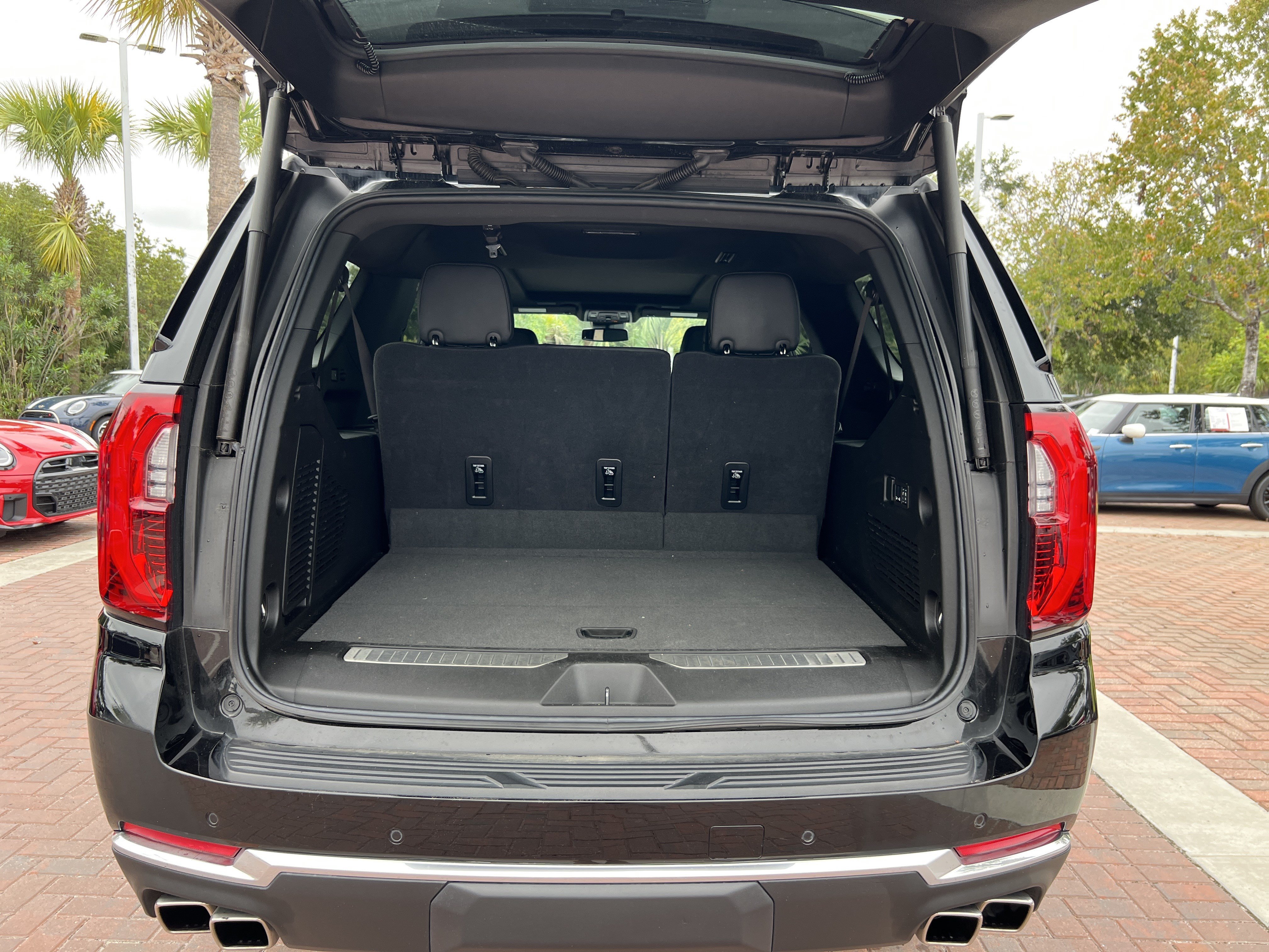 Used 2025 GMC Yukon XL Denali w/ Sun & Power Step Package AWD/4WD image 33