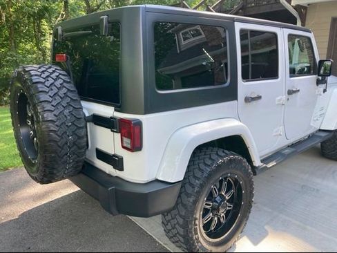 Used 2017 Jeep Wrangler Unlimited Sahara w/ Dual Top Group AWD/4WD image 7