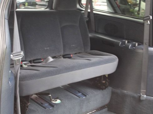 Used 2001 Chrysler Town & Country LX FWD image 36