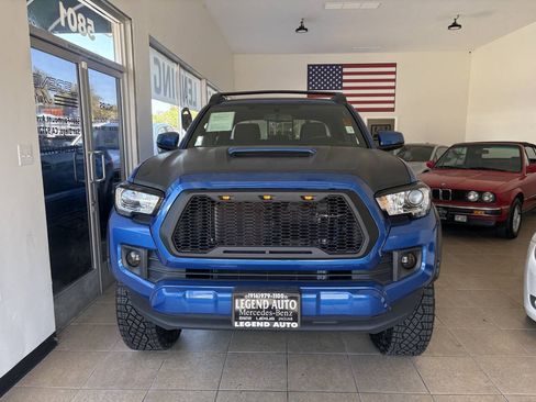 Used 2017 Toyota Tacoma TRD Sport w/ Tow Package (A/T) AWD/4WD image 2