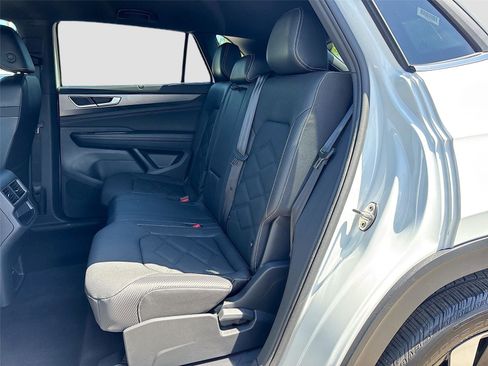 Used 2025 Volkswagen Atlas Cross Sport SE FWD image 24