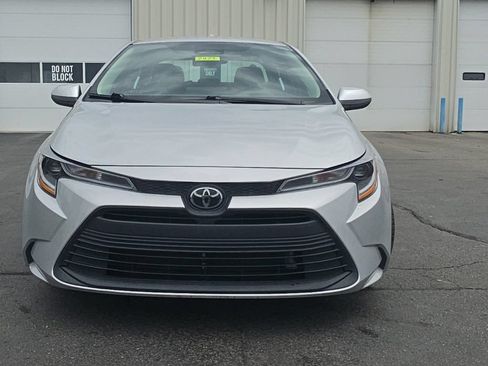 Used 2024 Toyota Corolla LE FWD image 2
