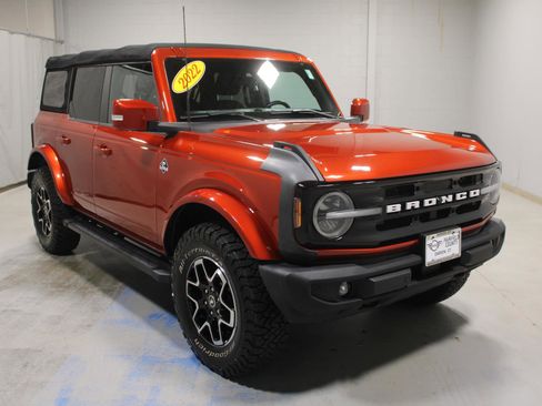 Used 2022 Ford Bronco Outer Banks image 3
