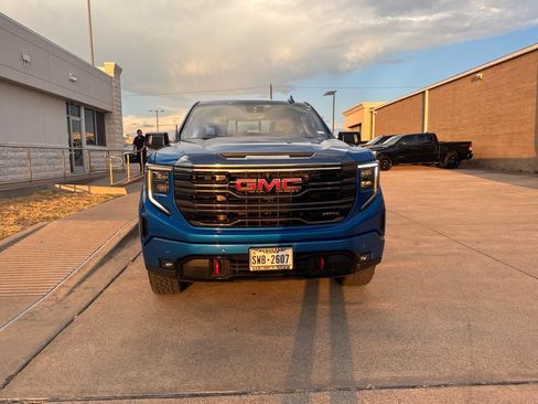 Used 2023 GMC Sierra 1500 AT4 w/ AT4 Premium Package AWD/4WD image 1