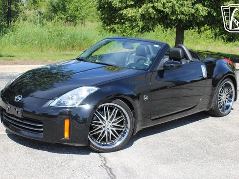 Used 2006 Nissan 350Z Touring RWD image 22