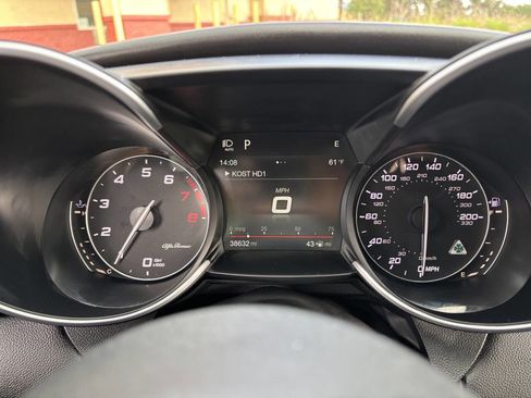 Used 2018 Alfa Romeo Giulia Quadrifoglio w/ Driver Assist Dynamic Package image 12