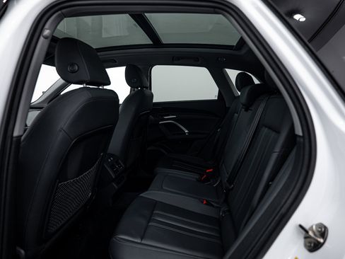 Certified 2025 Audi Q5 Premium w/ Convenience Package image 17