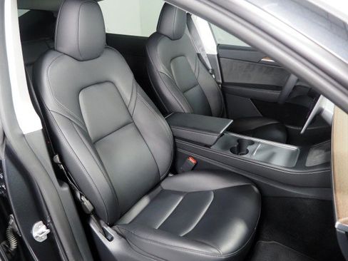 Used 2024 Tesla Model Y 2WD image 2
