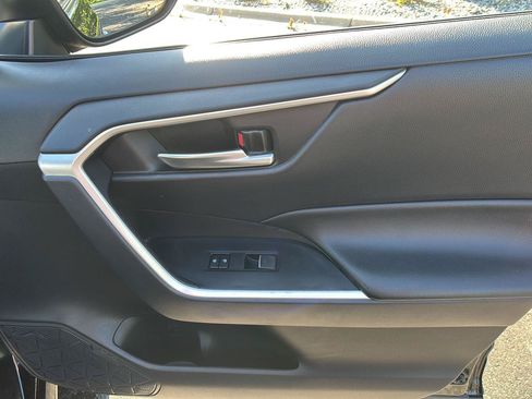 Used 2025 Toyota RAV4 XLE AWD/4WD image 14