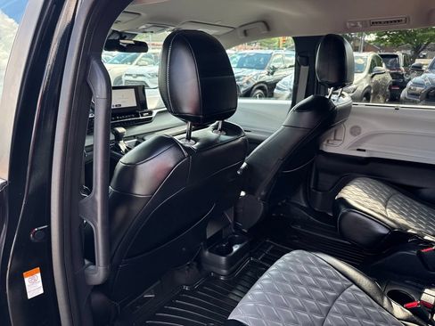 Used 2025 Toyota Sienna LE AWD/4WD image 38