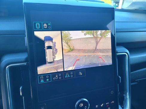 Used 2025 GMC Yukon Denali AWD/4WD image 10