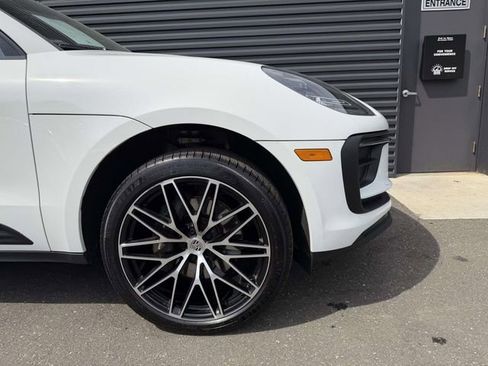 Certified 2025 Porsche Macan image 9