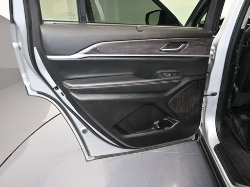 Used 2023 Jeep Grand Cherokee L Limited w/ Luxury Tech Group II image 20