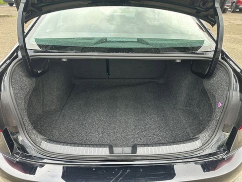 Used 2025 Volkswagen Jetta SE image 33