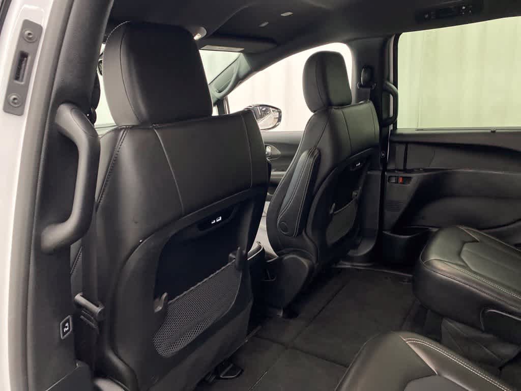 Used 2025 Chrysler Pacifica Select FWD image 14