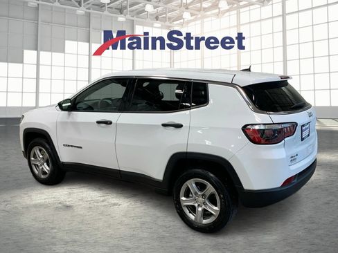 Used 2024 Jeep Compass Sport image 3