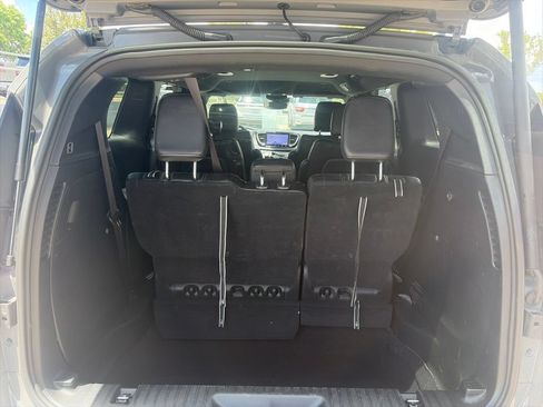 Used 2025 Chrysler Pacifica Select FWD image 9
