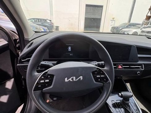 Certified 2023 Kia Niro LX image 9