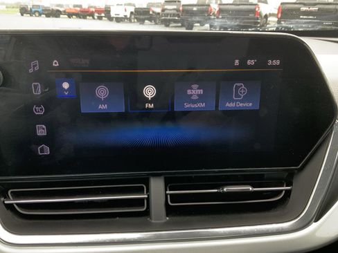 Used 2025 Chevrolet Trax LT w/ LT Convenience Package FWD image 32