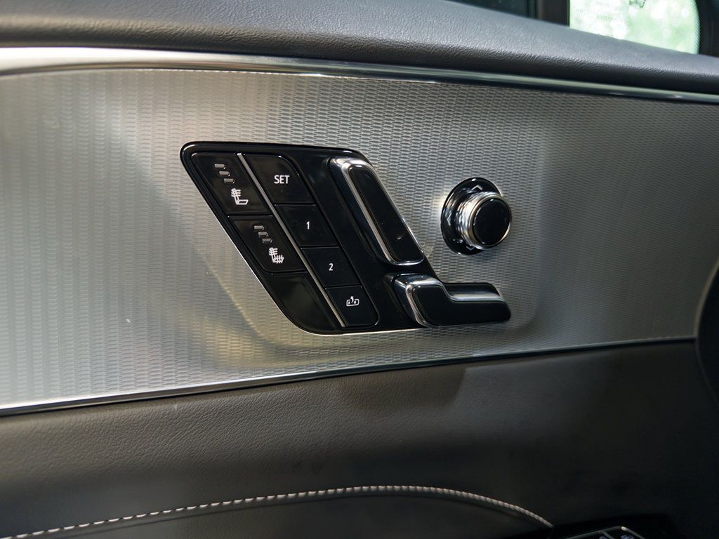 Used 2024 Cadillac Lyriq Tech RWD image 7