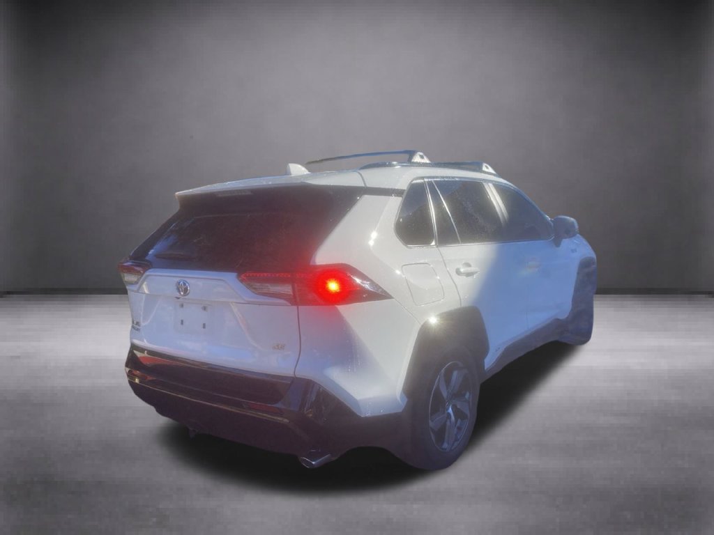 Used 2021 Toyota RAV4 SE w/ Weather & Moonroof Package AWD/4WD image 9