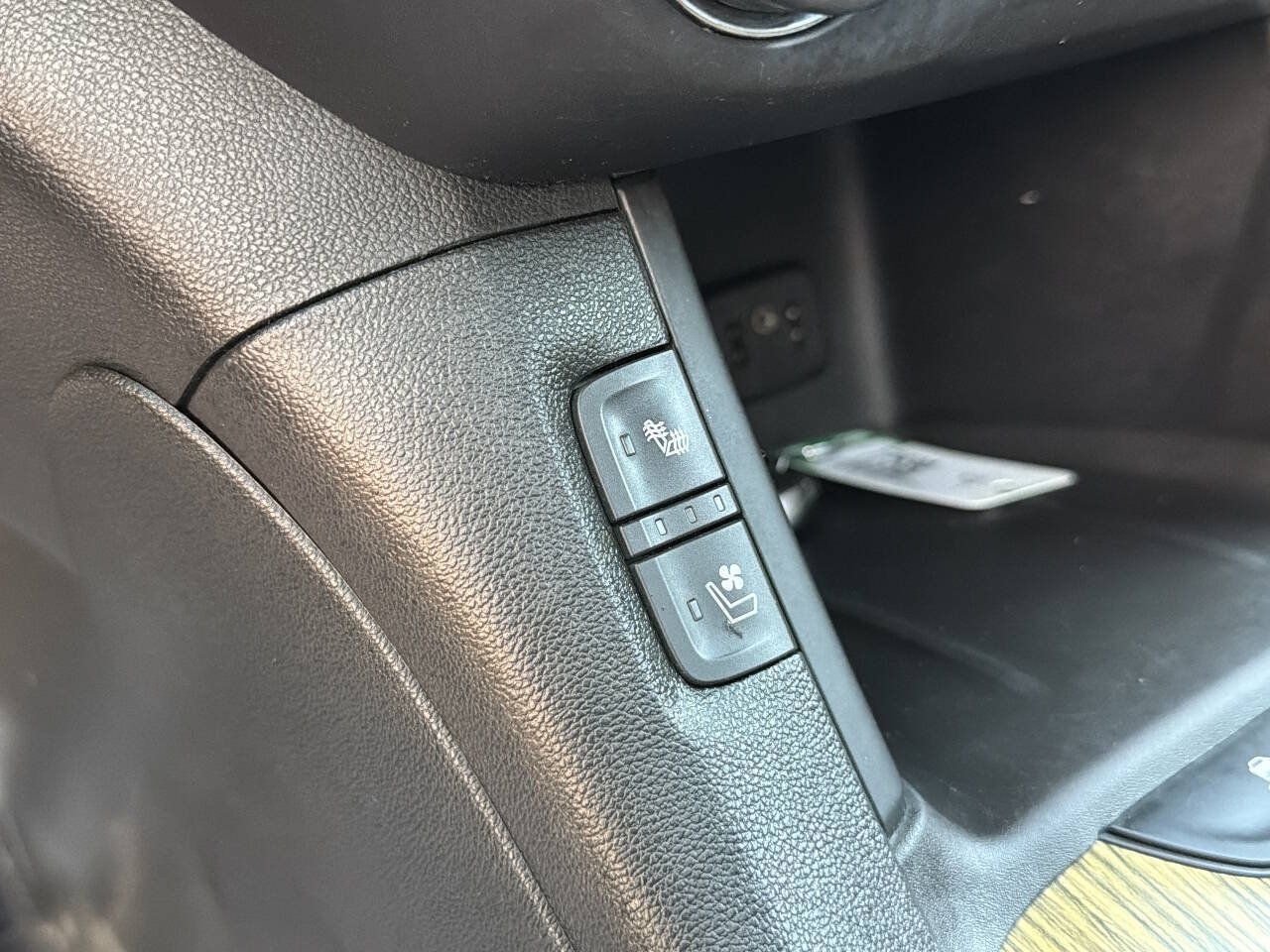 Used 2017 GMC Acadia Denali AWD/4WD image 32