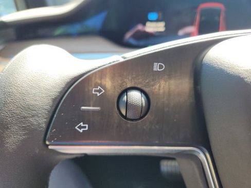 Used 2022 Tesla Model X image 37