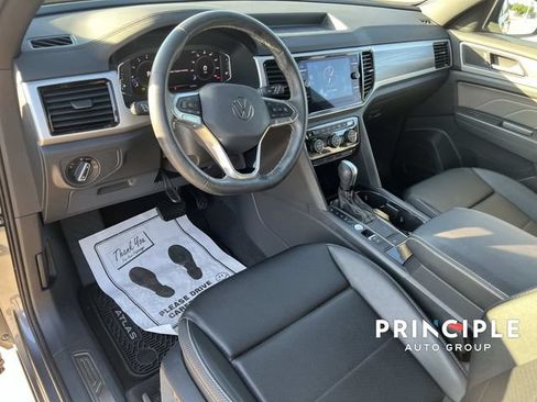 Certified 2023 Volkswagen Atlas Cross Sport SE w/ Black Wheel Package FWD image 16