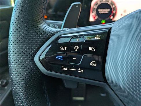 Certified 2025 Volkswagen Golf w/ Euro Style Package AWD/4WD image 30