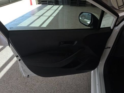 Used 2025 Toyota Corolla LE FWD image 11