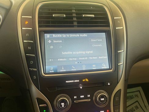 Used 2019 Lincoln Nautilus Reserve FWD image 15