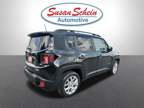 Used 2018 Jeep Renegade Latitude w/ Cold Weather Group FWD image 23