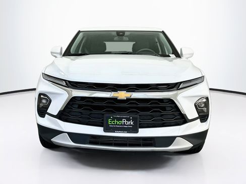 Used 2025 Chevrolet Blazer LT AWD/4WD image 2