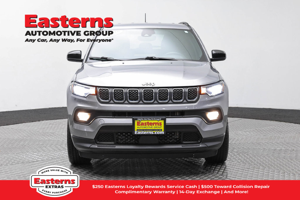 Used 2024 Jeep Compass Latitude AWD/4WD image 3
