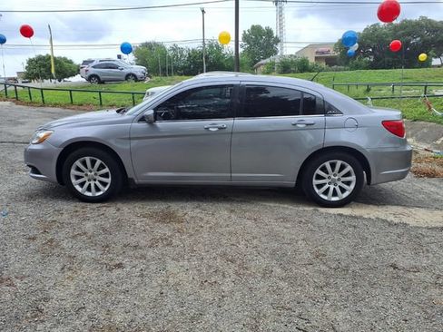 Used 2014 Chrysler 200 Touring FWD image 4