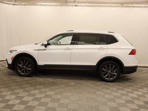 Certified 2022 Volkswagen Tiguan SE w/ Panoramic Sunroof Package image 2