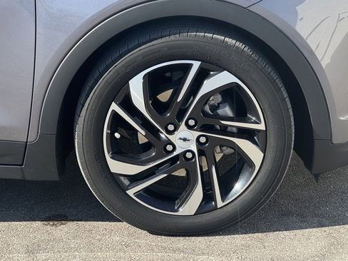 Used 2022 Chevrolet Bolt LT w/ Infotainment Package image 4