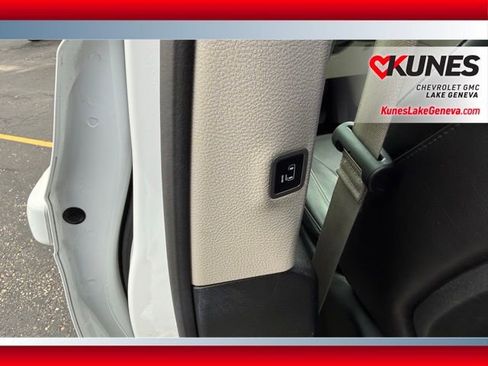 Used 2024 Chrysler Pacifica Touring-L FWD image 16